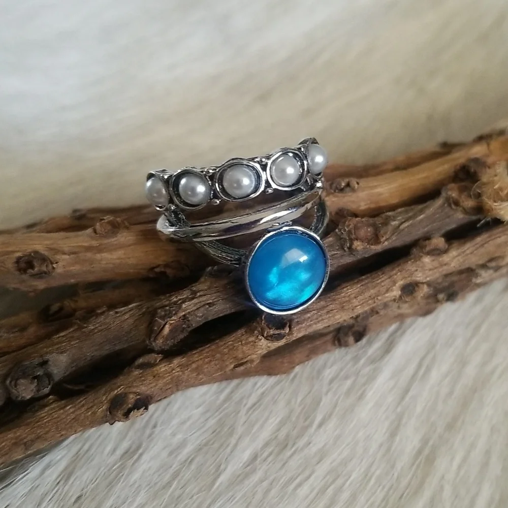 Blue Solitaire Ring - Picture 8 of 8